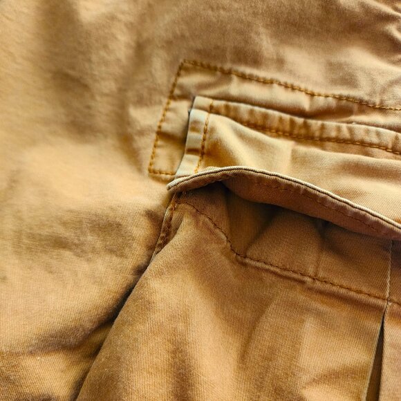 Old Navy caramel brown cotton cargo shorts - Picture 4 of 10